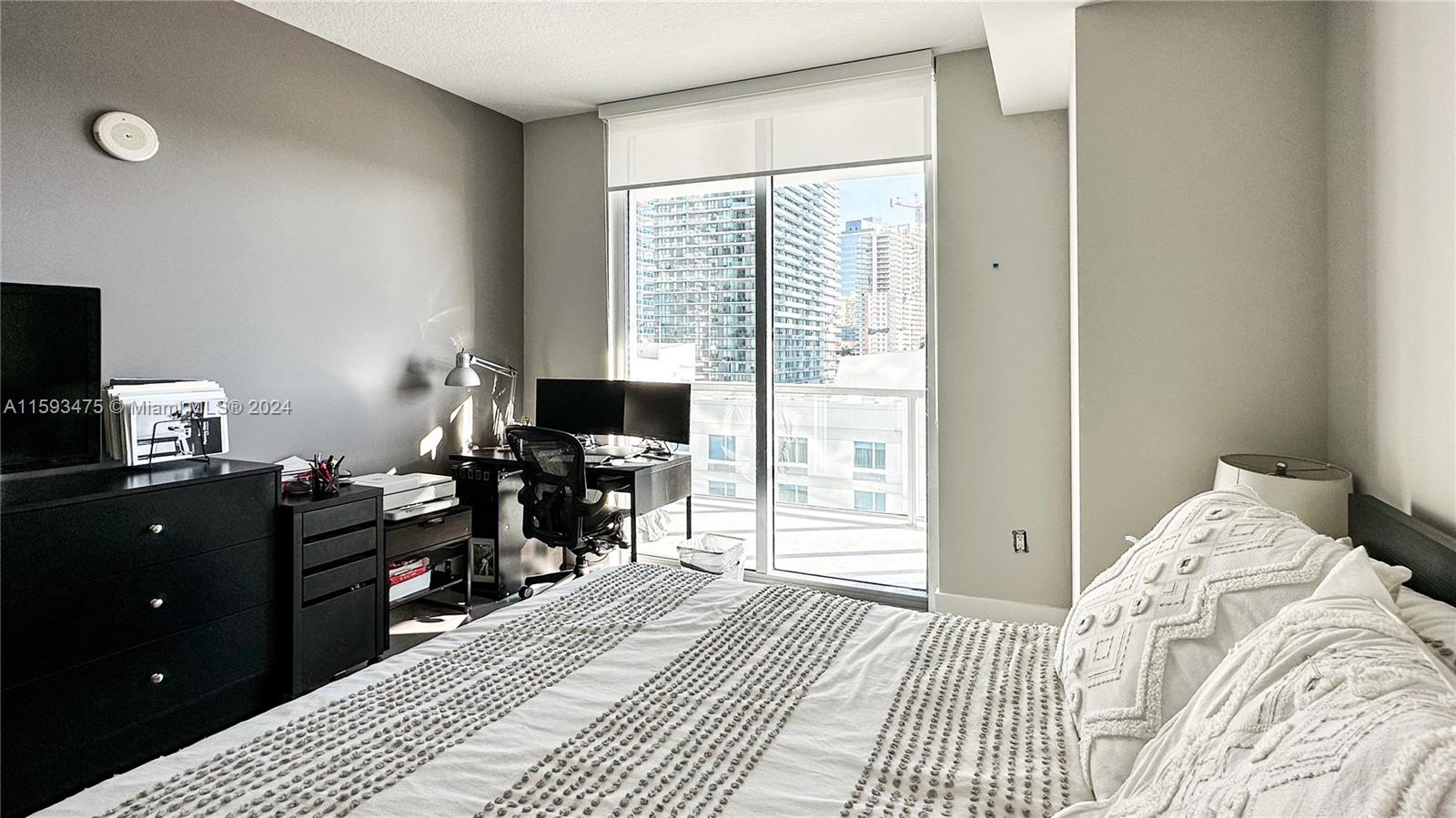 79 SW 12th St Unit: 1906-S