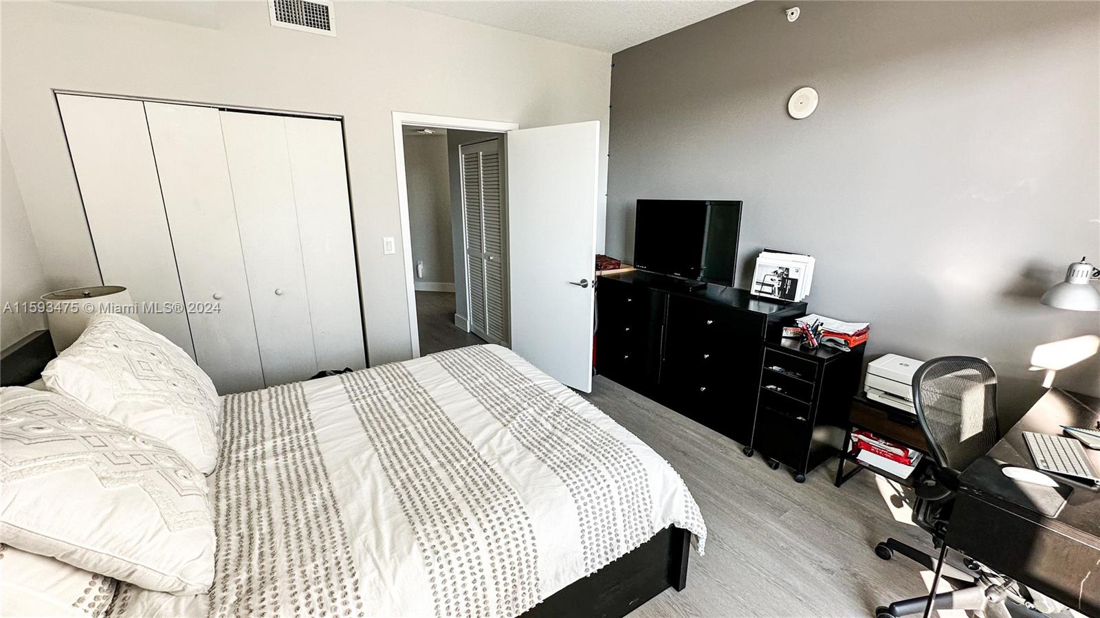 79 SW 12th St Unit: 1906-S