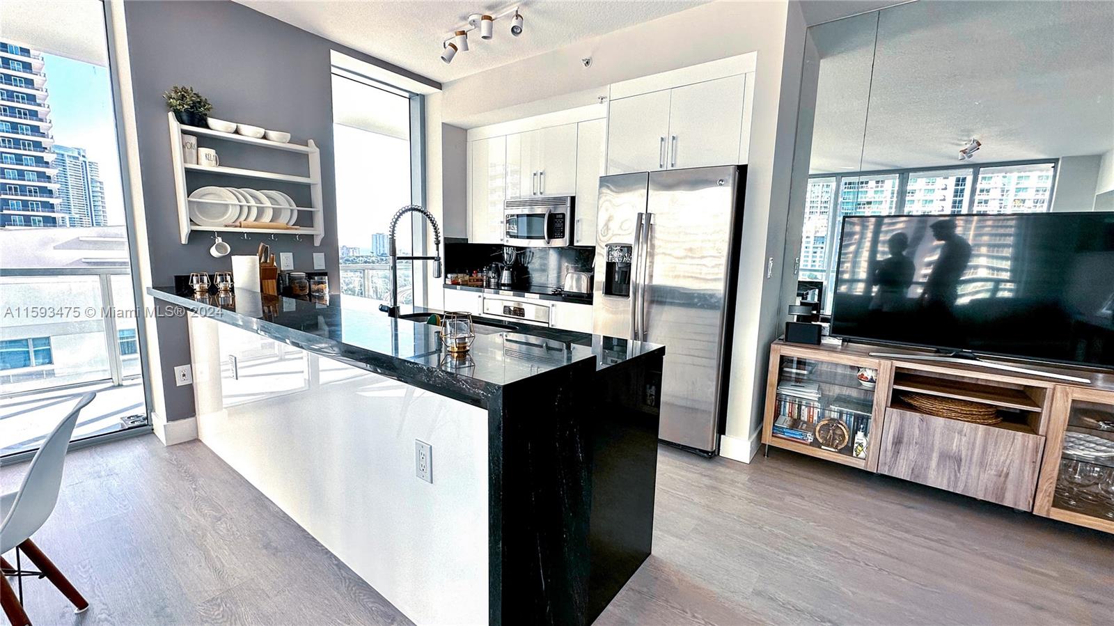 79 SW 12th St Unit: 1906-S