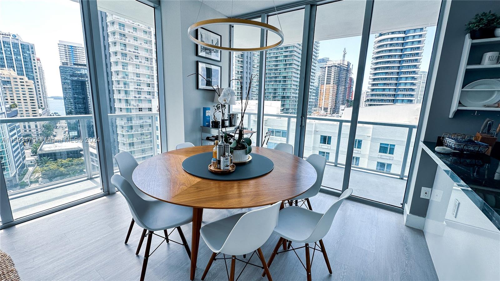 79 SW 12th St Unit: 1906-S