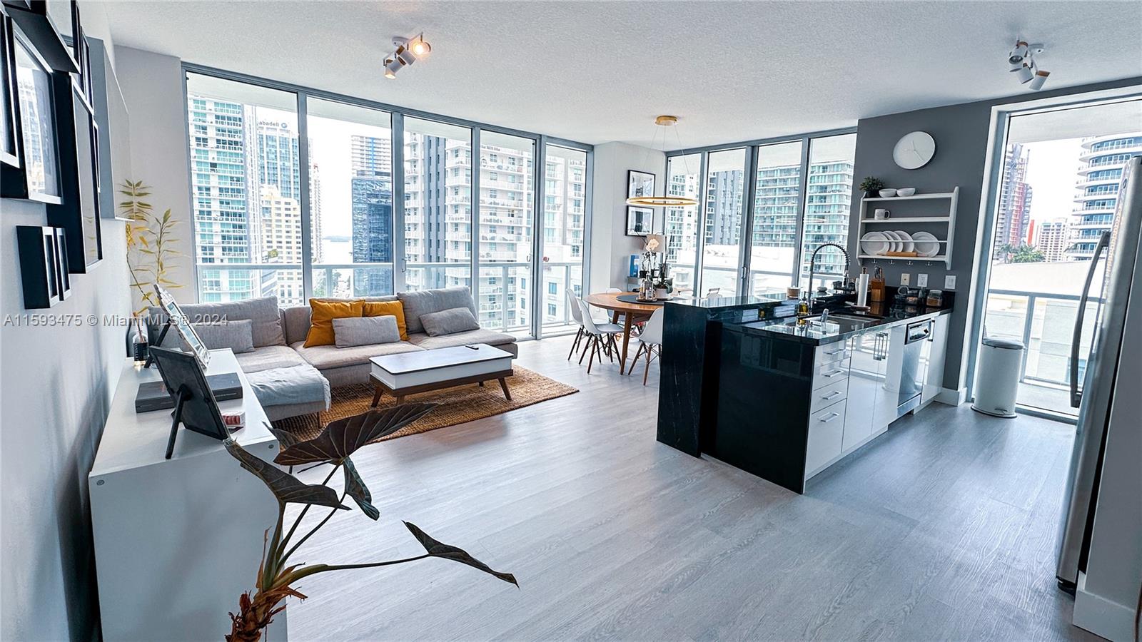 79 SW 12th St Unit: 1906-S