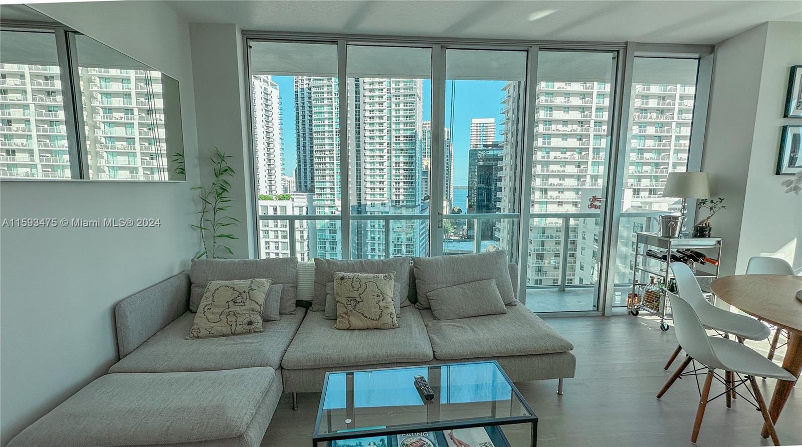 79 SW 12th St Unit: 1906-S