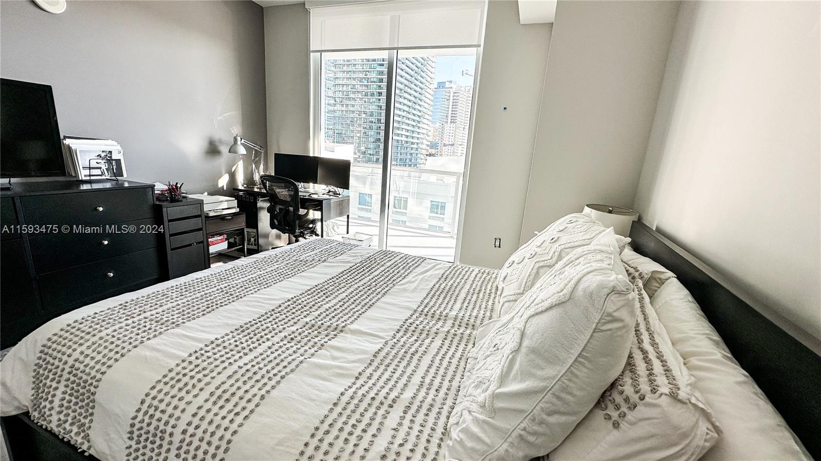 79 SW 12th St Unit: 1906-S