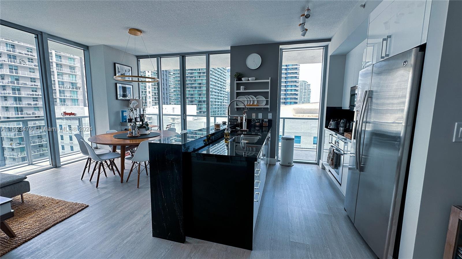 79 SW 12th St Unit: 1906-S