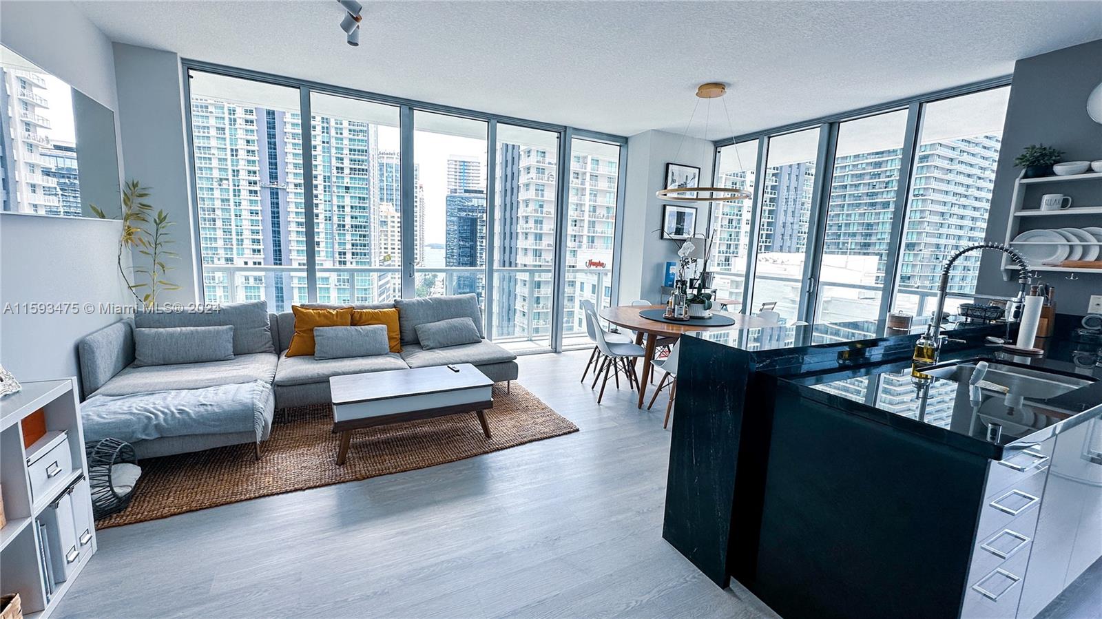 79 SW 12th St Unit: 1906-S