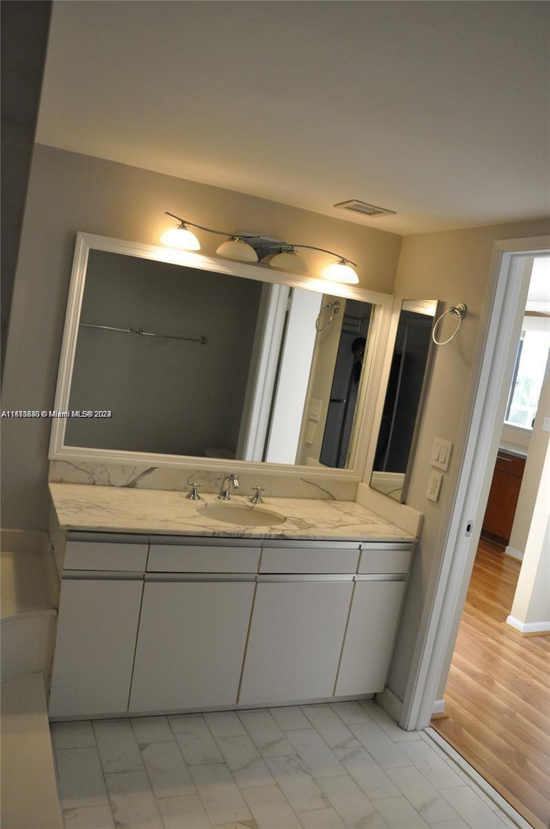 9 Island Ave # 606