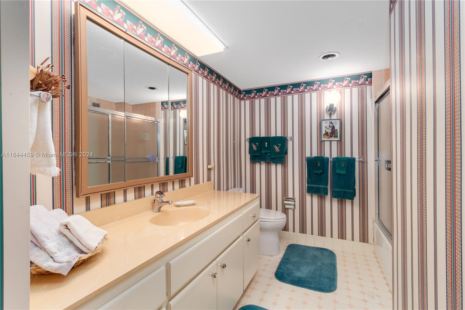 5660 Collins Ave # 14E
