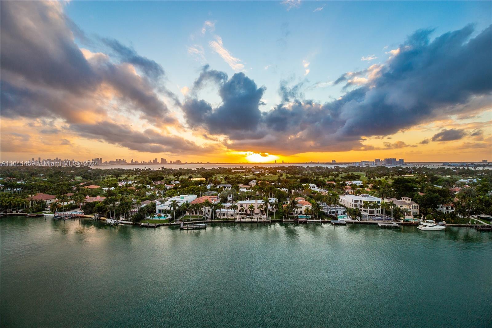 5660 Collins Ave # 14E