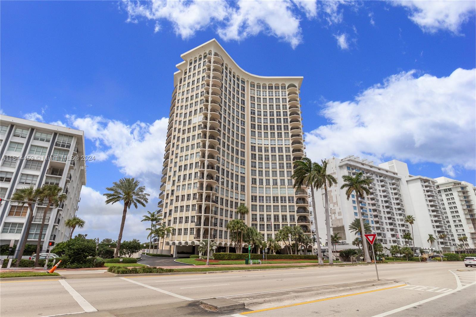 5660 Collins Ave # 14E