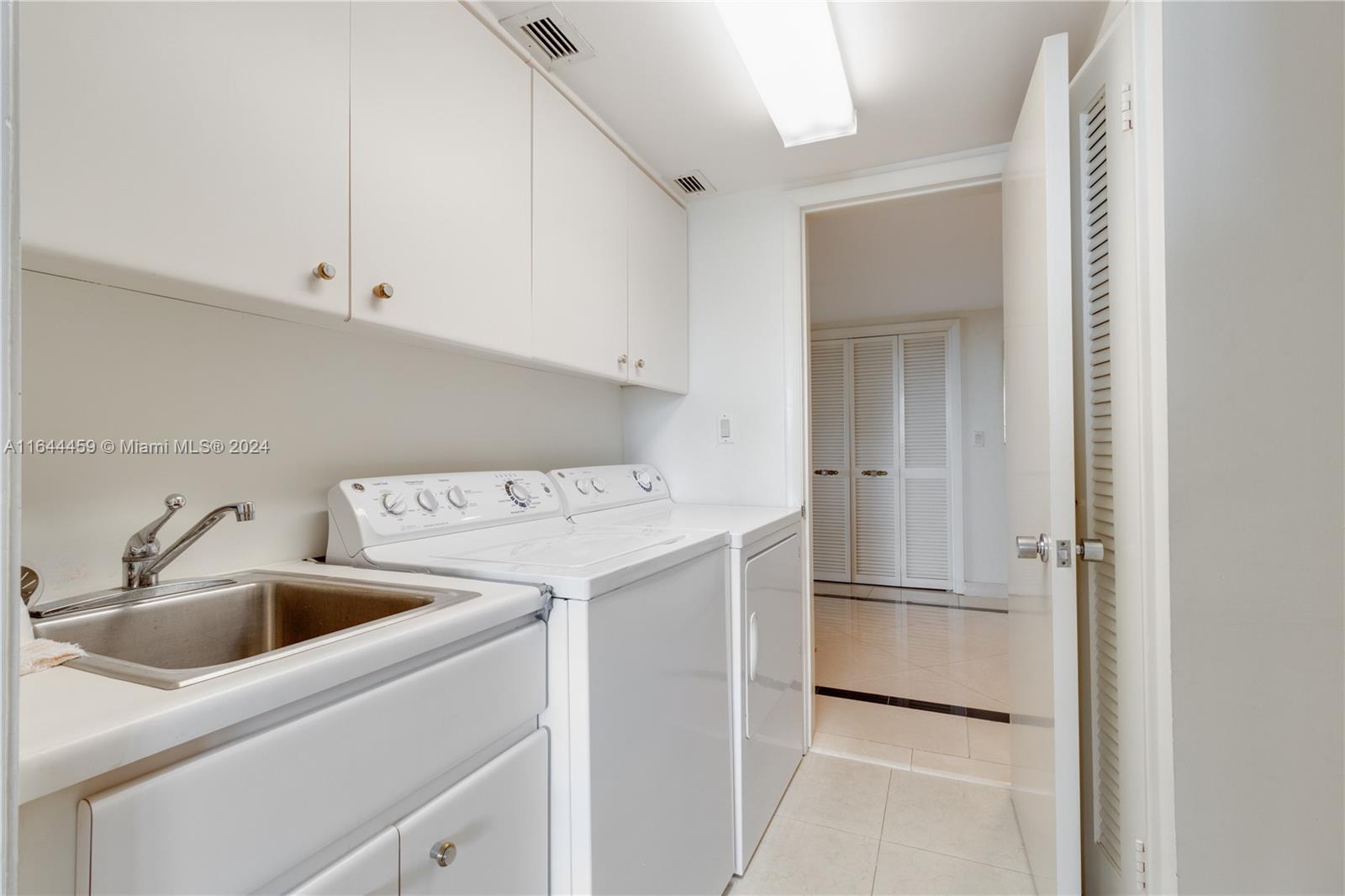 5660 Collins Ave # 14E