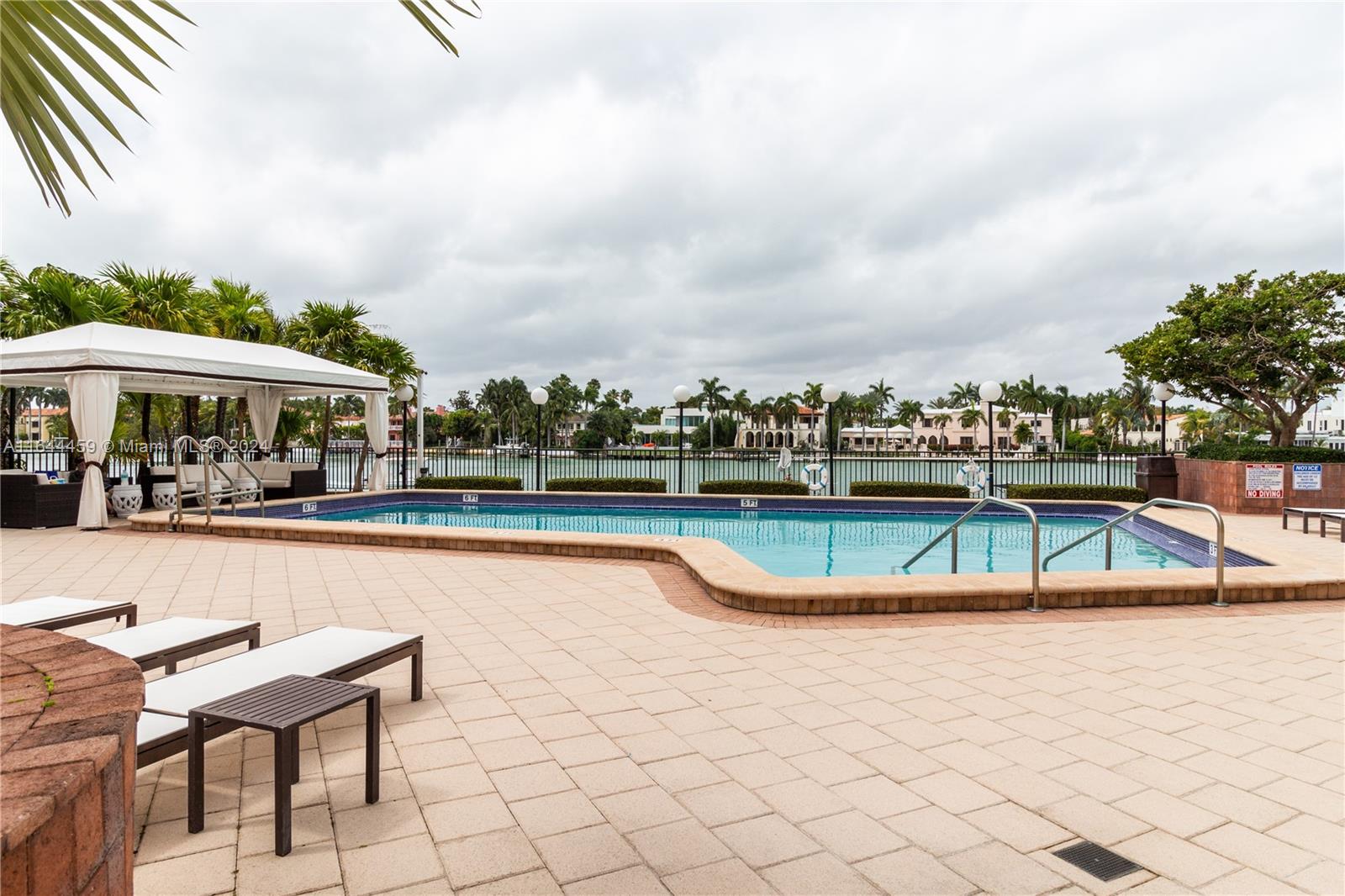 5660 Collins Ave # 14E