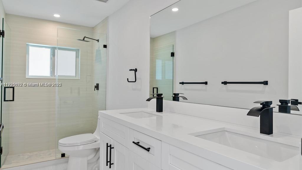 211 NE 43rd St