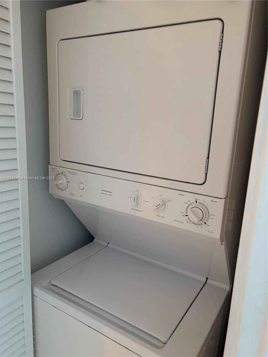 1111 SW 1 AV Unit: 2318-N