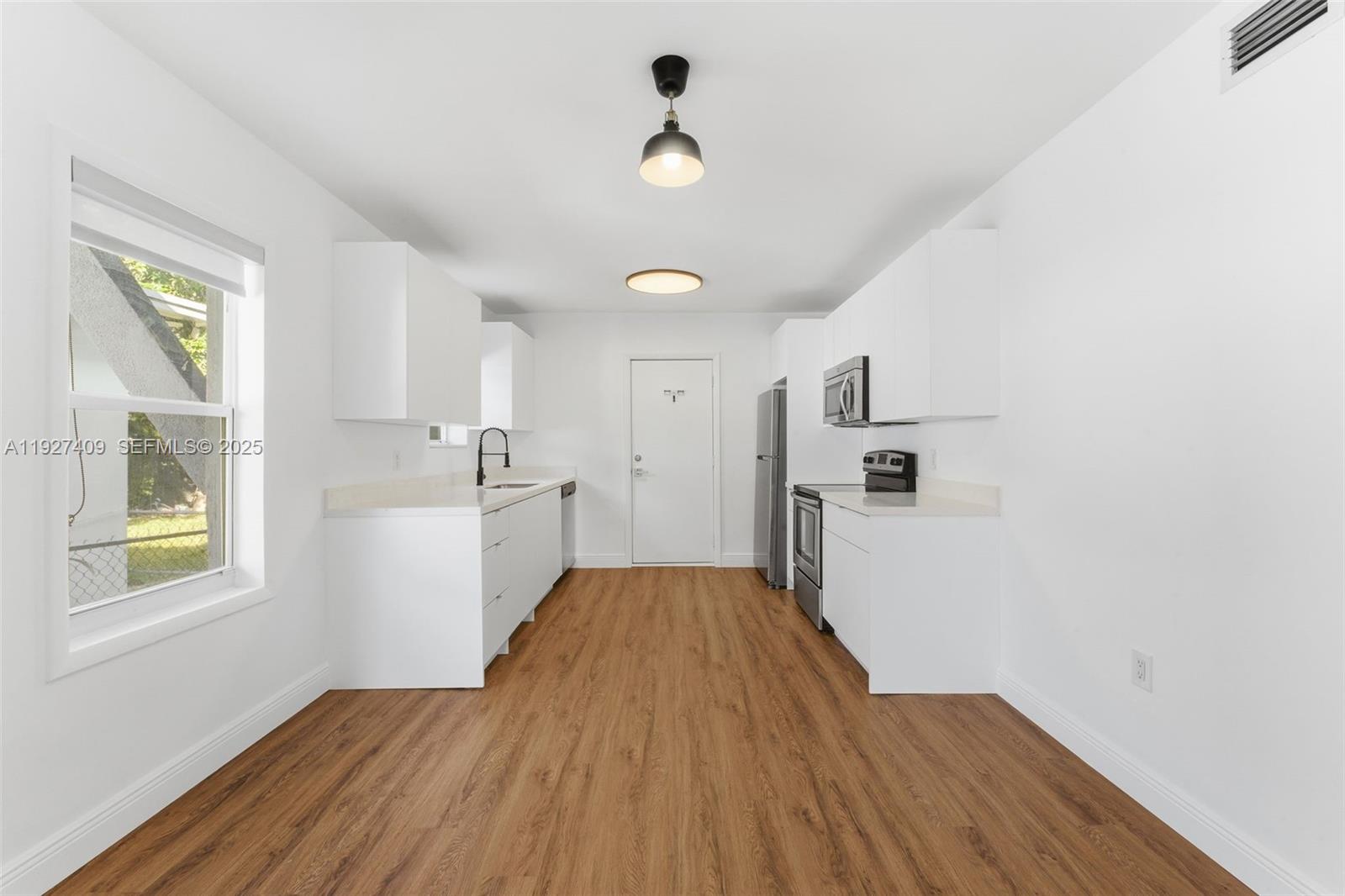 559 NE 68th St # 557