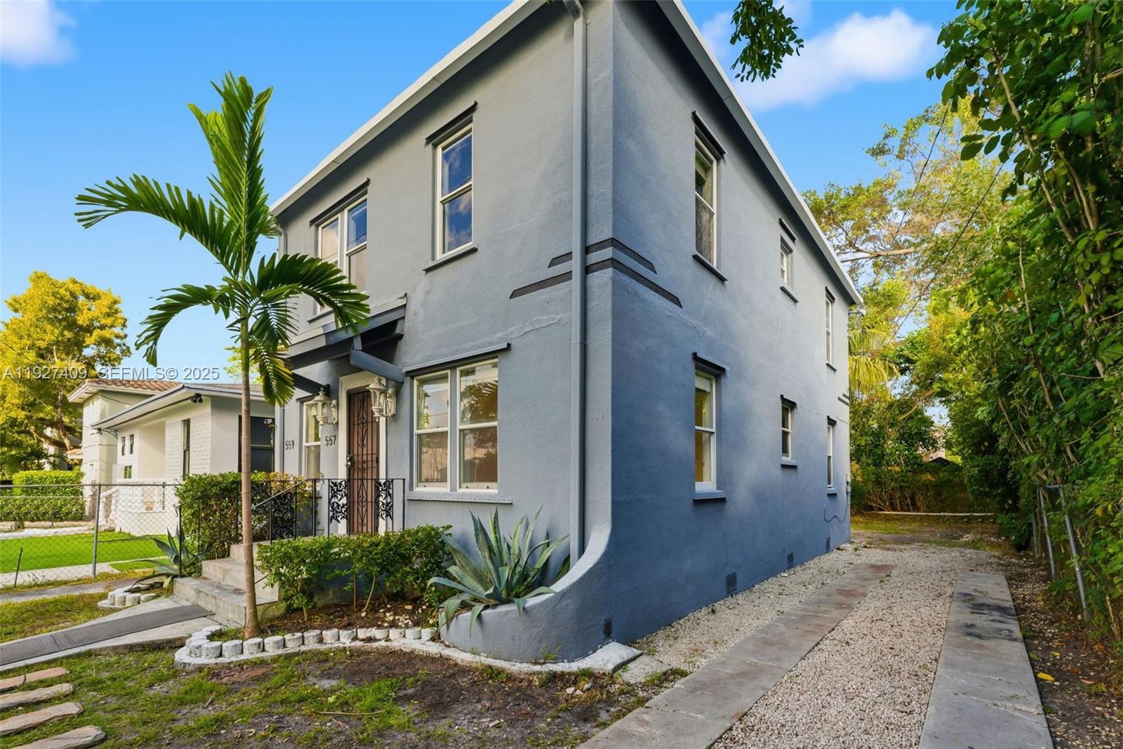 559 NE 68th St # 557