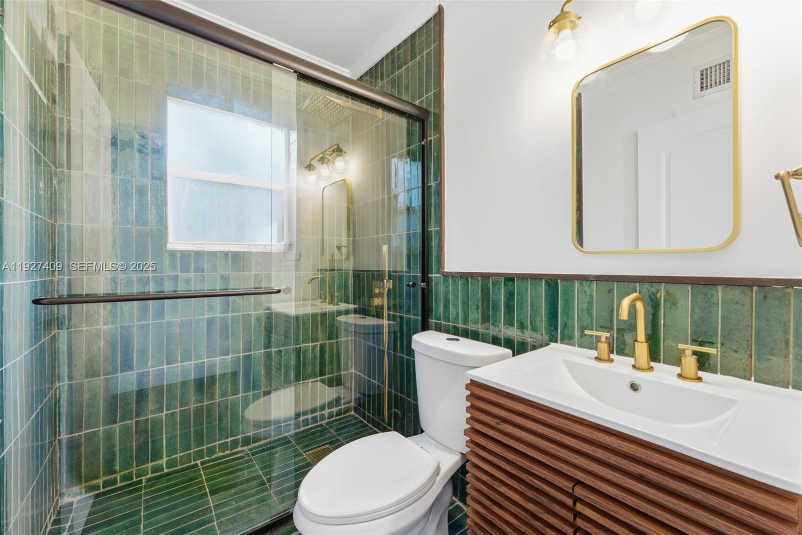 559 NE 68th St # 557