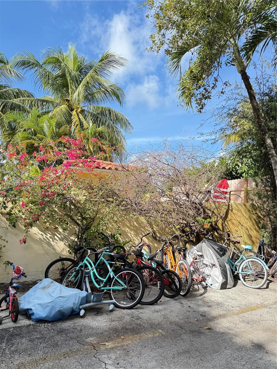 4812 Pine Tree Dr # 103