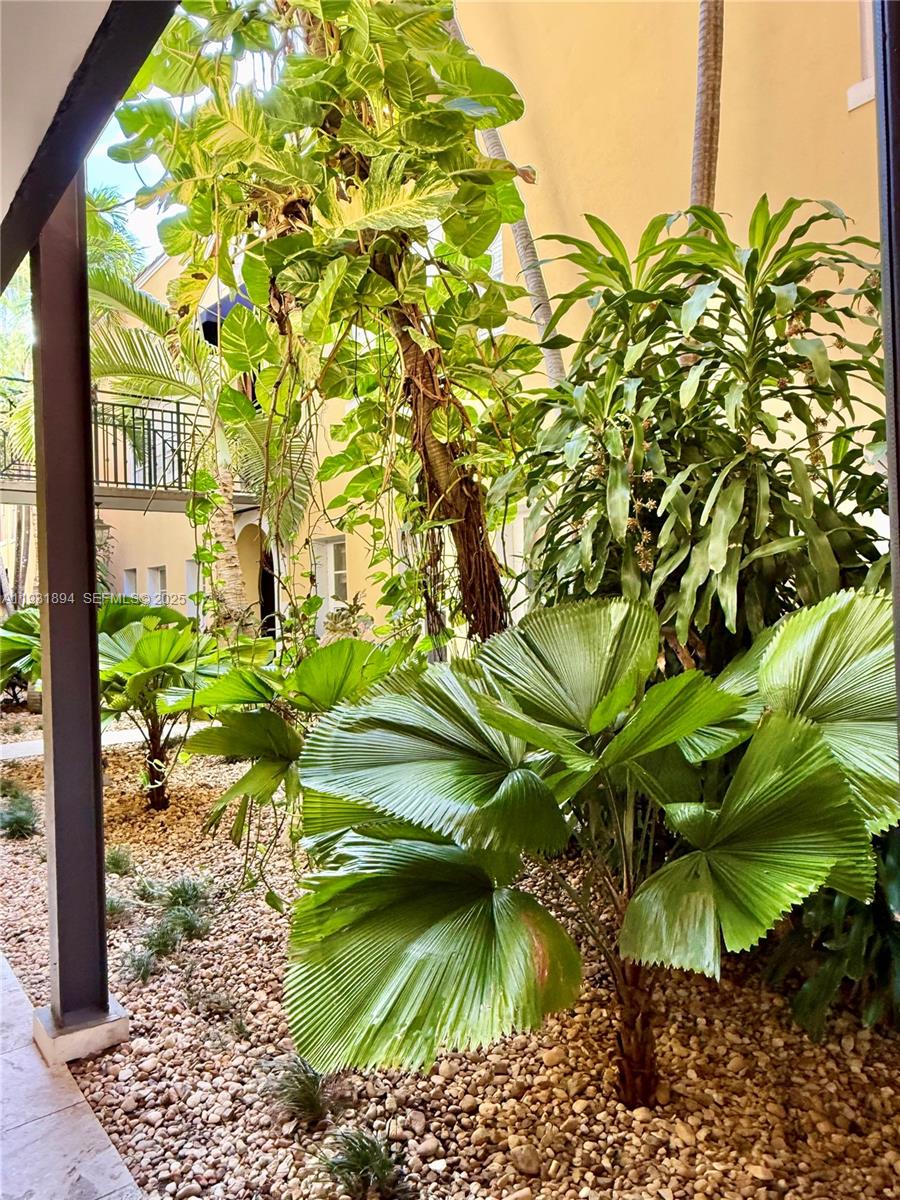 4812 Pine Tree Dr # 103