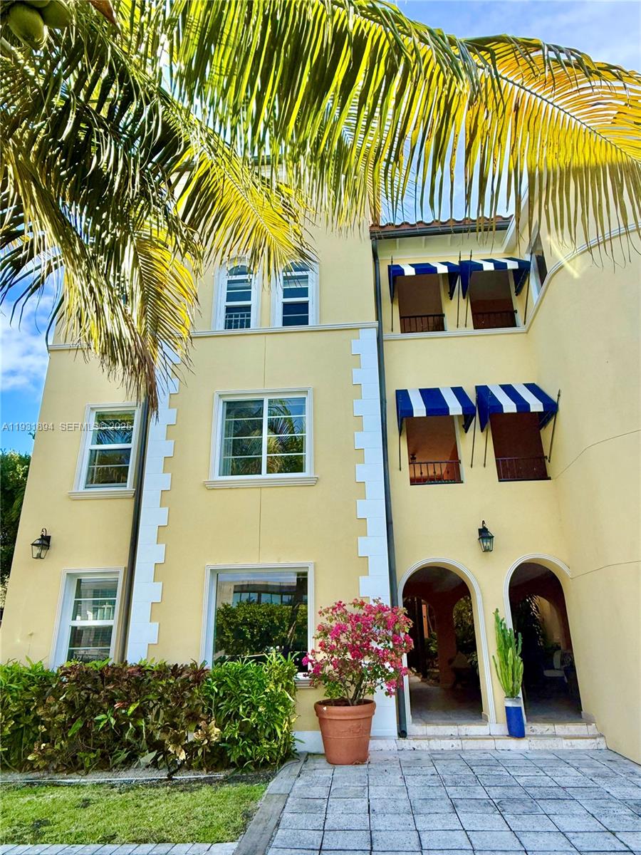 4812 Pine Tree Dr # 103