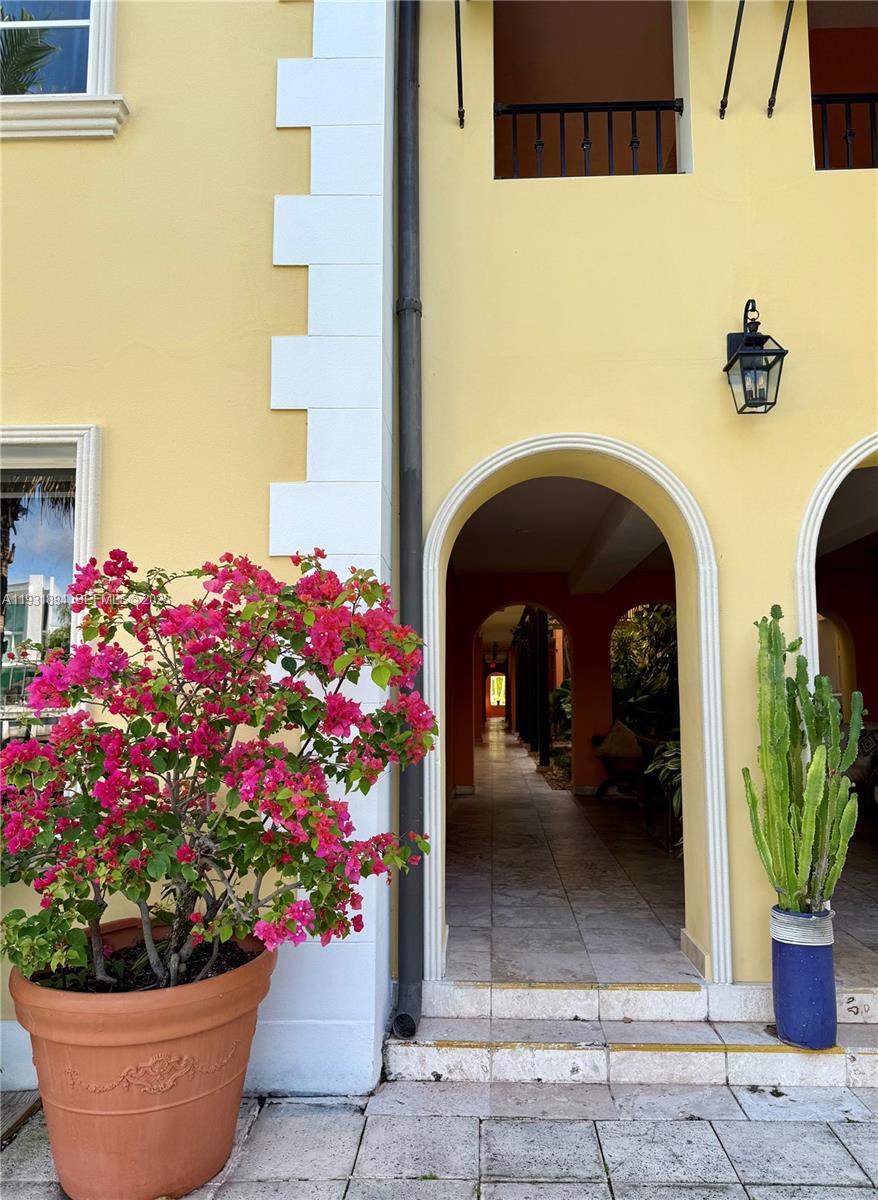 4812 Pine Tree Dr # 103