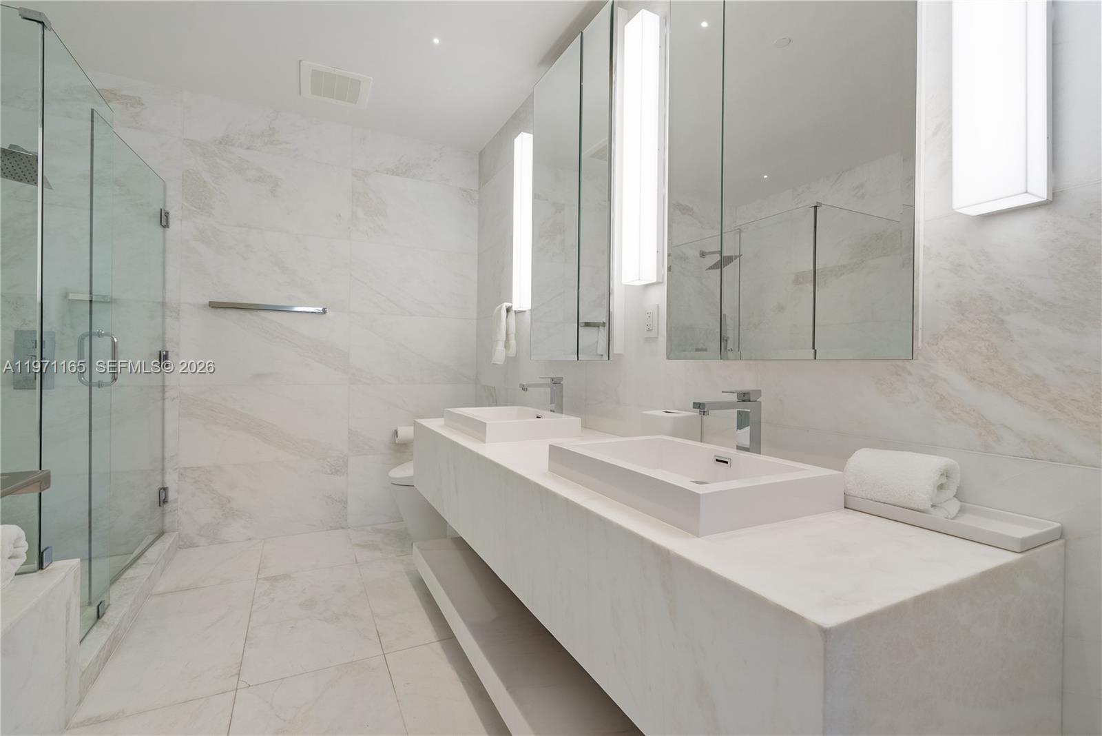 801 S Pointe Dr # 204