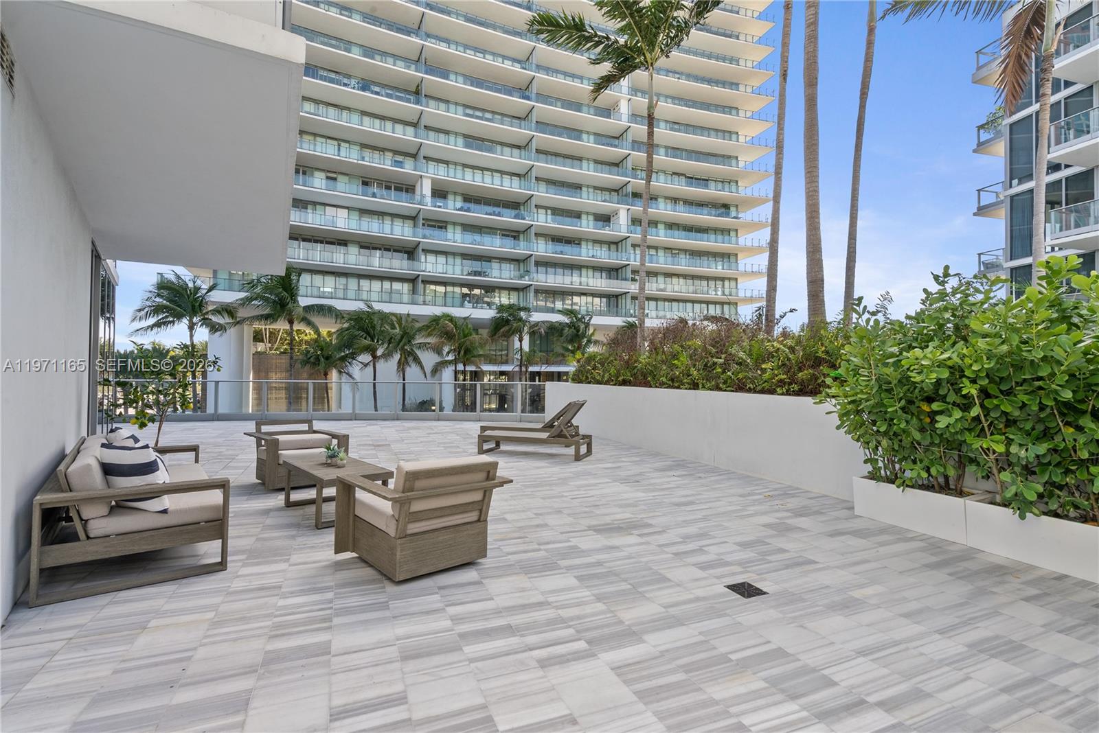 801 S Pointe Dr # 204