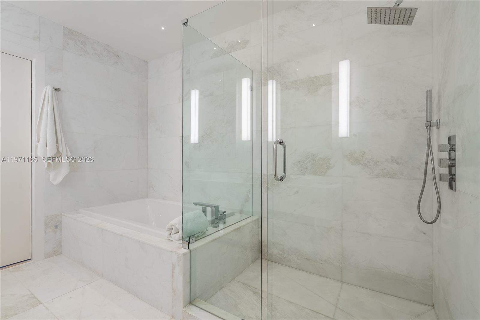 801 S Pointe Dr # 204