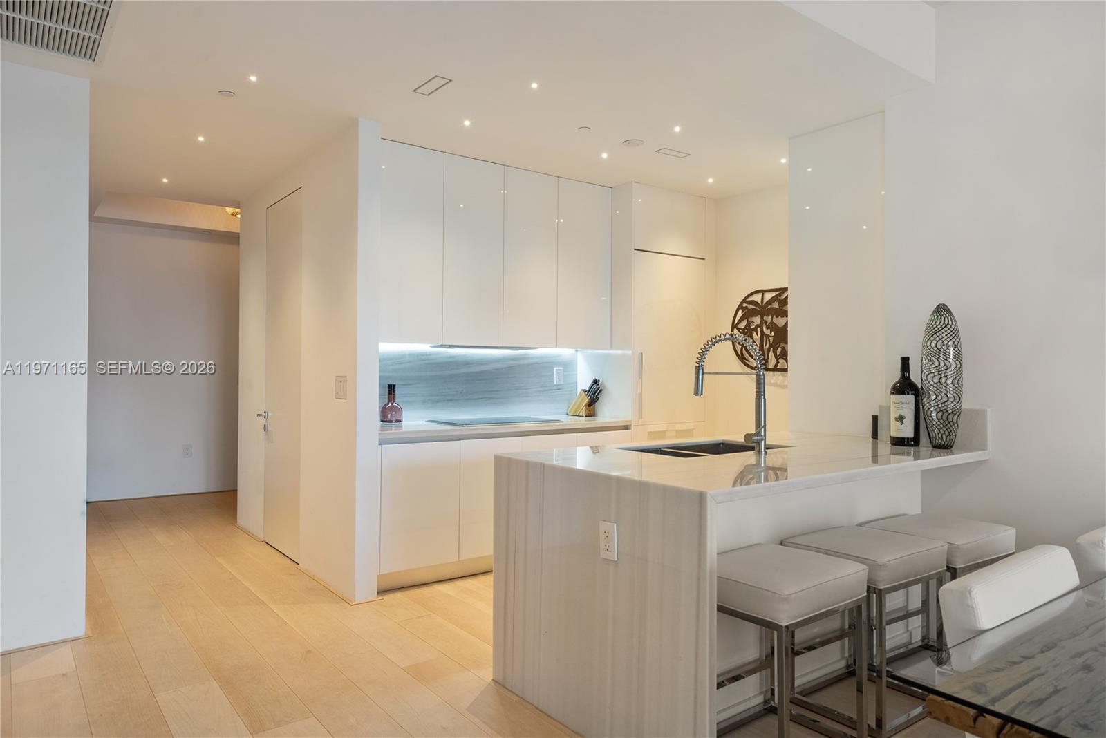 801 S Pointe Dr # 204