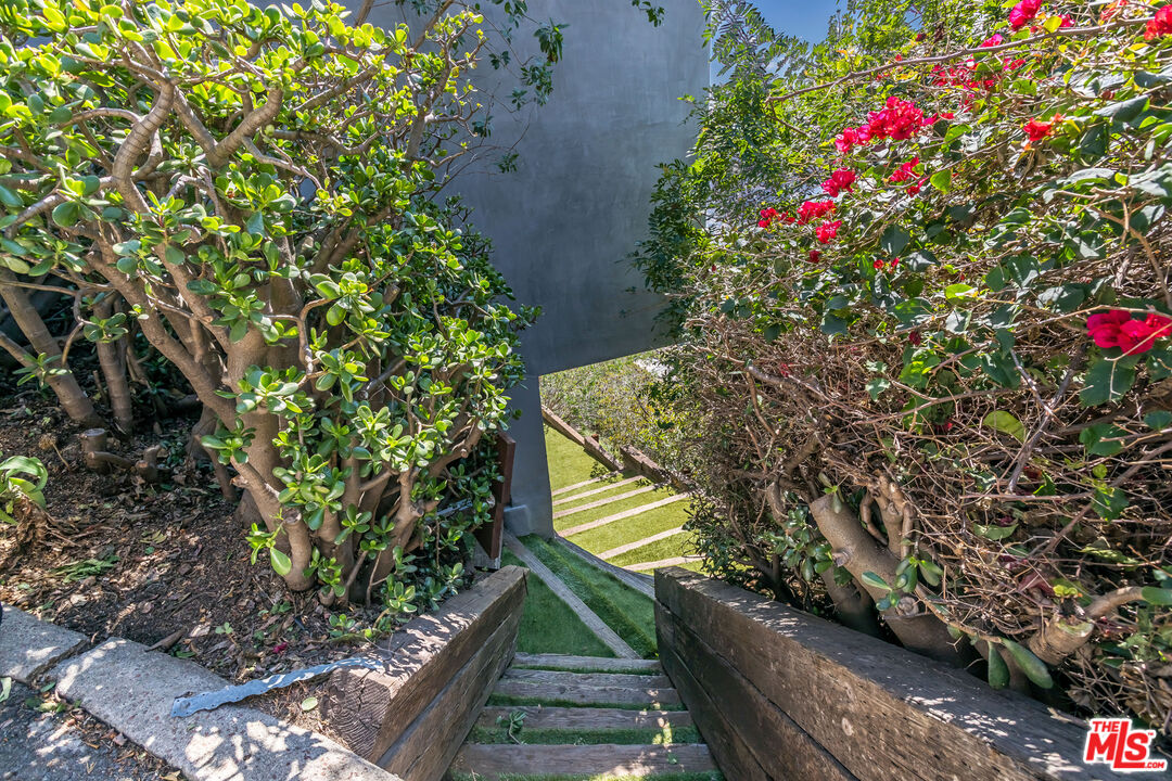 8506 Magnolia Dr