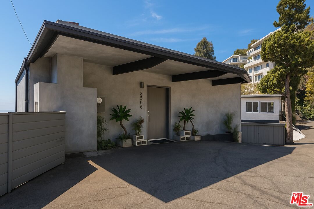 8506 Magnolia Dr