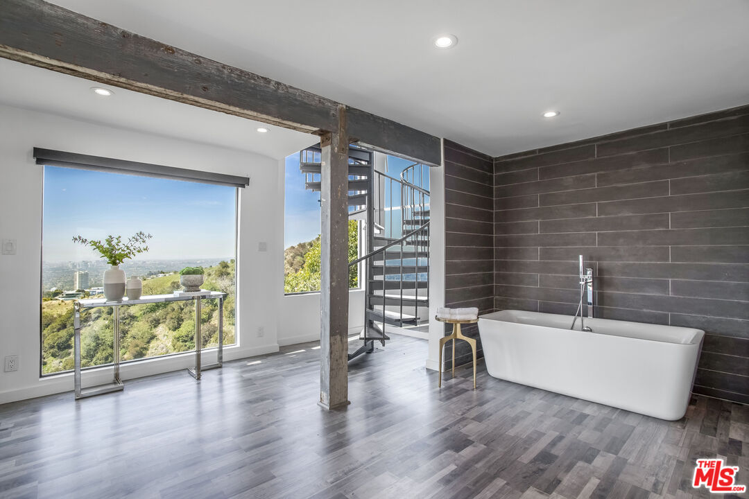8506 Magnolia Dr