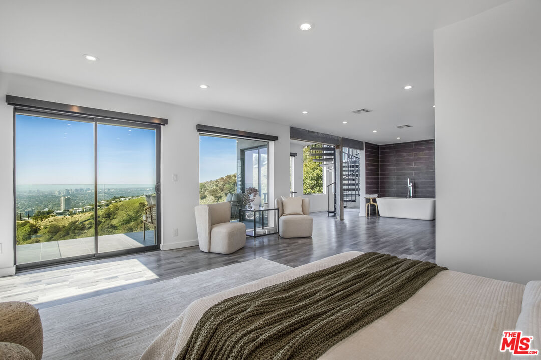8506 Magnolia Dr