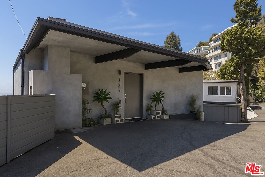 8506 Magnolia Dr
