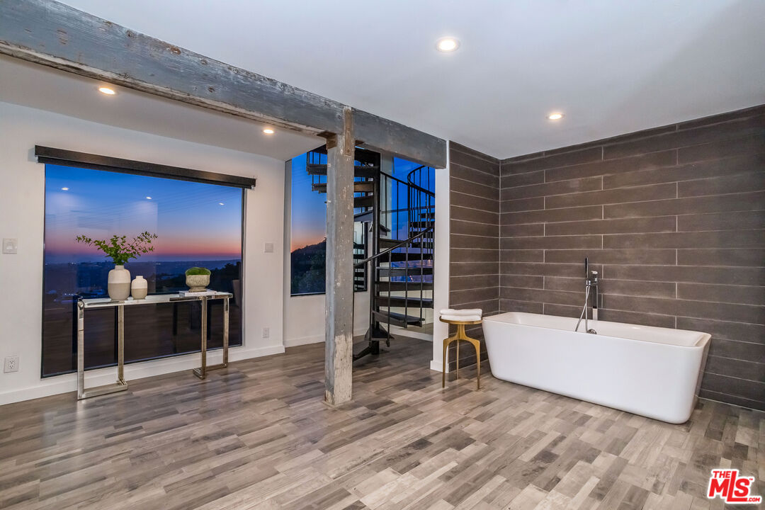 8506 Magnolia Dr