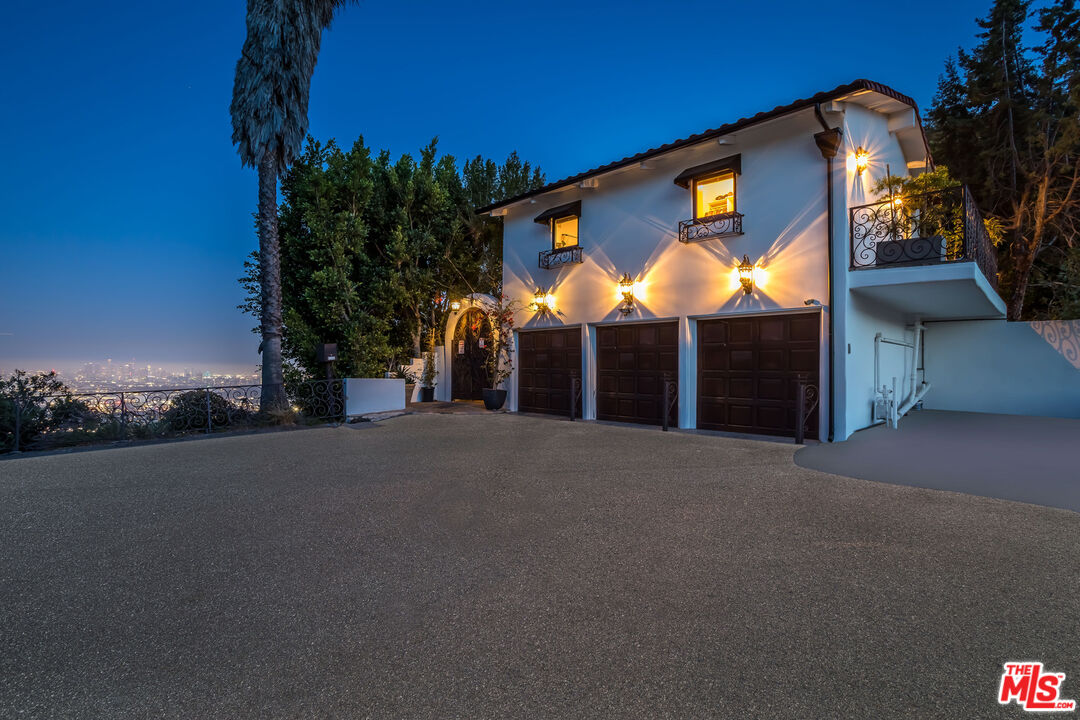 8148 Mannix Dr