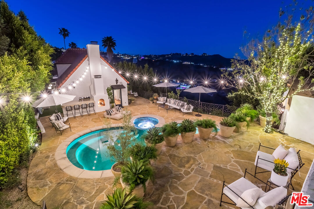 8148 Mannix Dr