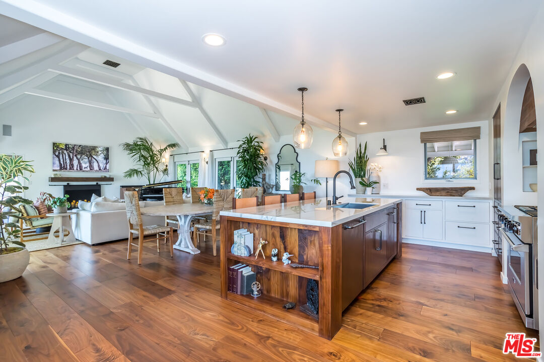 8148 Mannix Dr