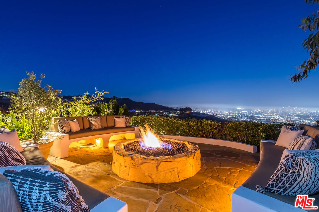 8148 Mannix Dr
