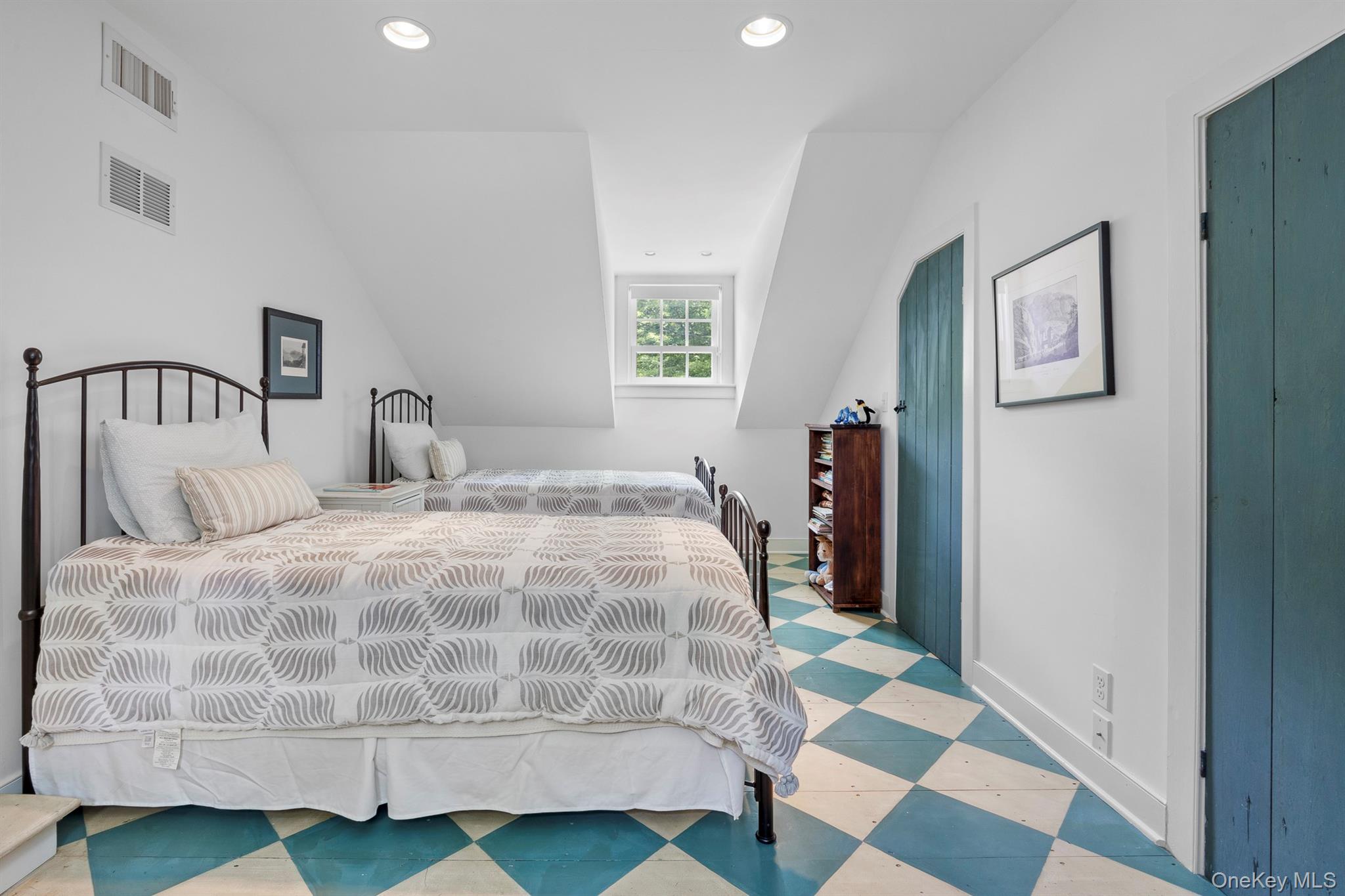 176 Schoolhouse Road