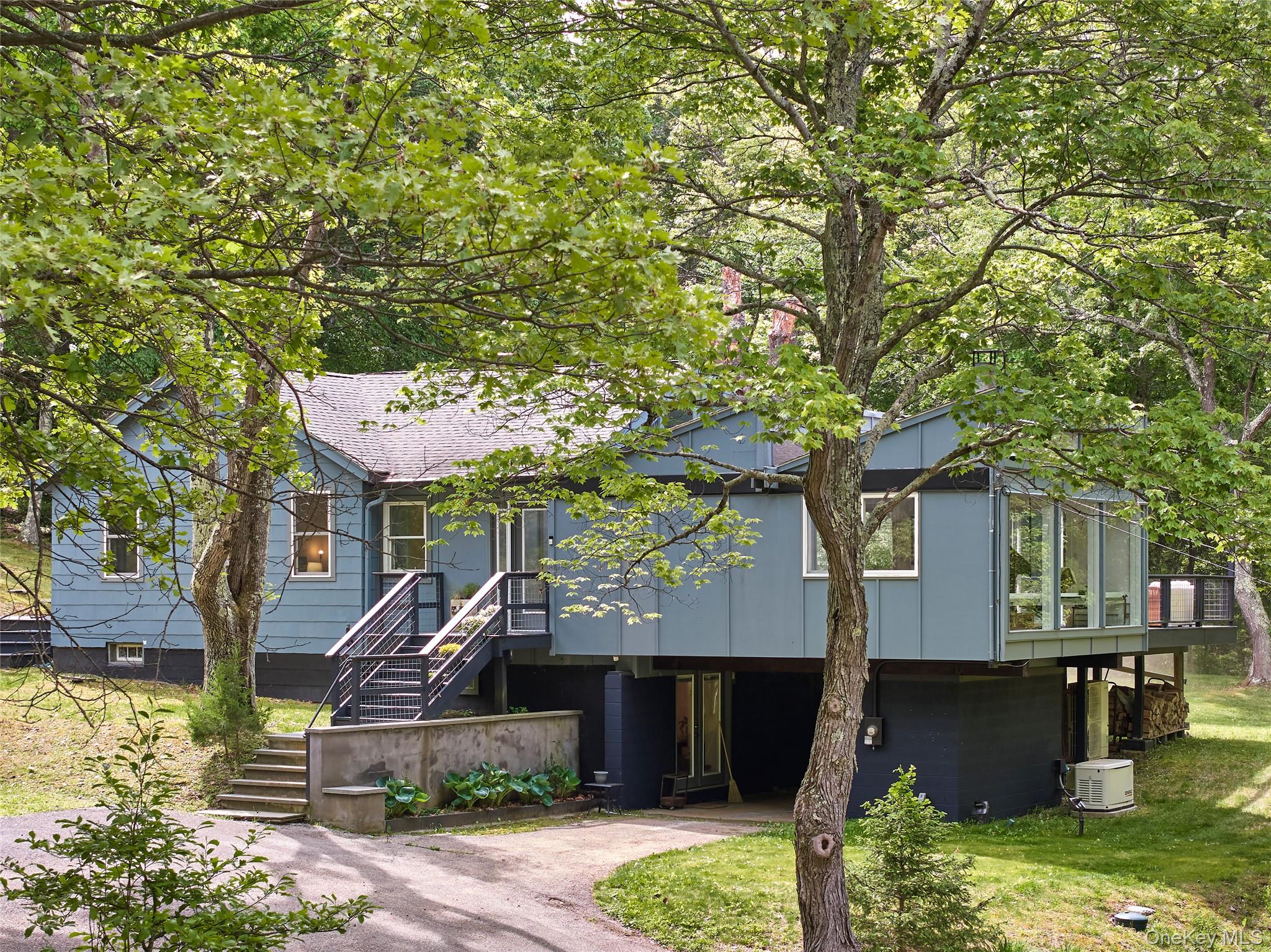 611 N Clove Road