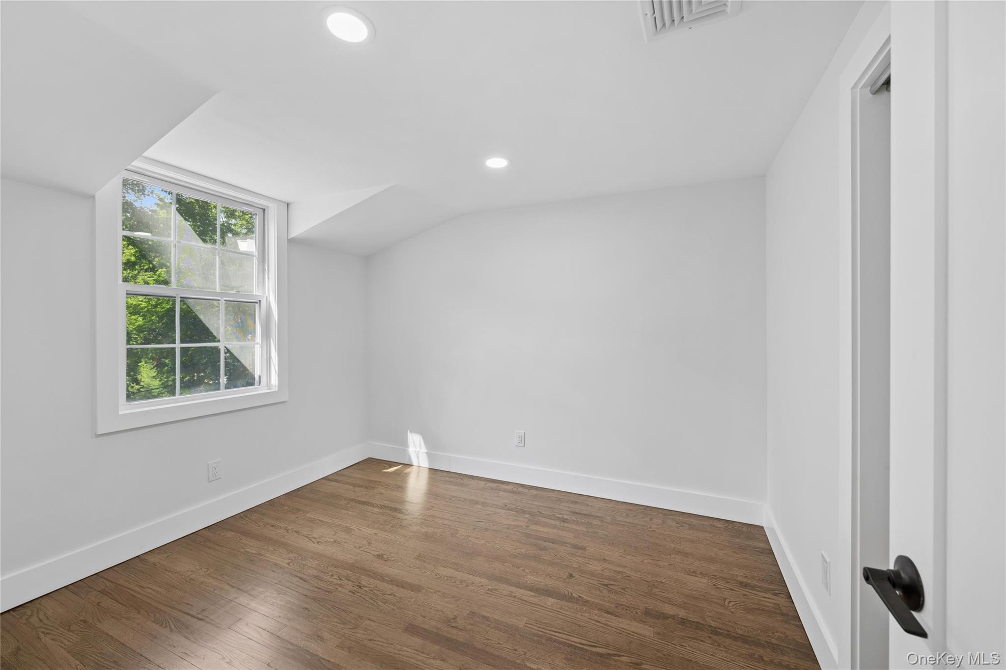 128 Crooked Hill Road