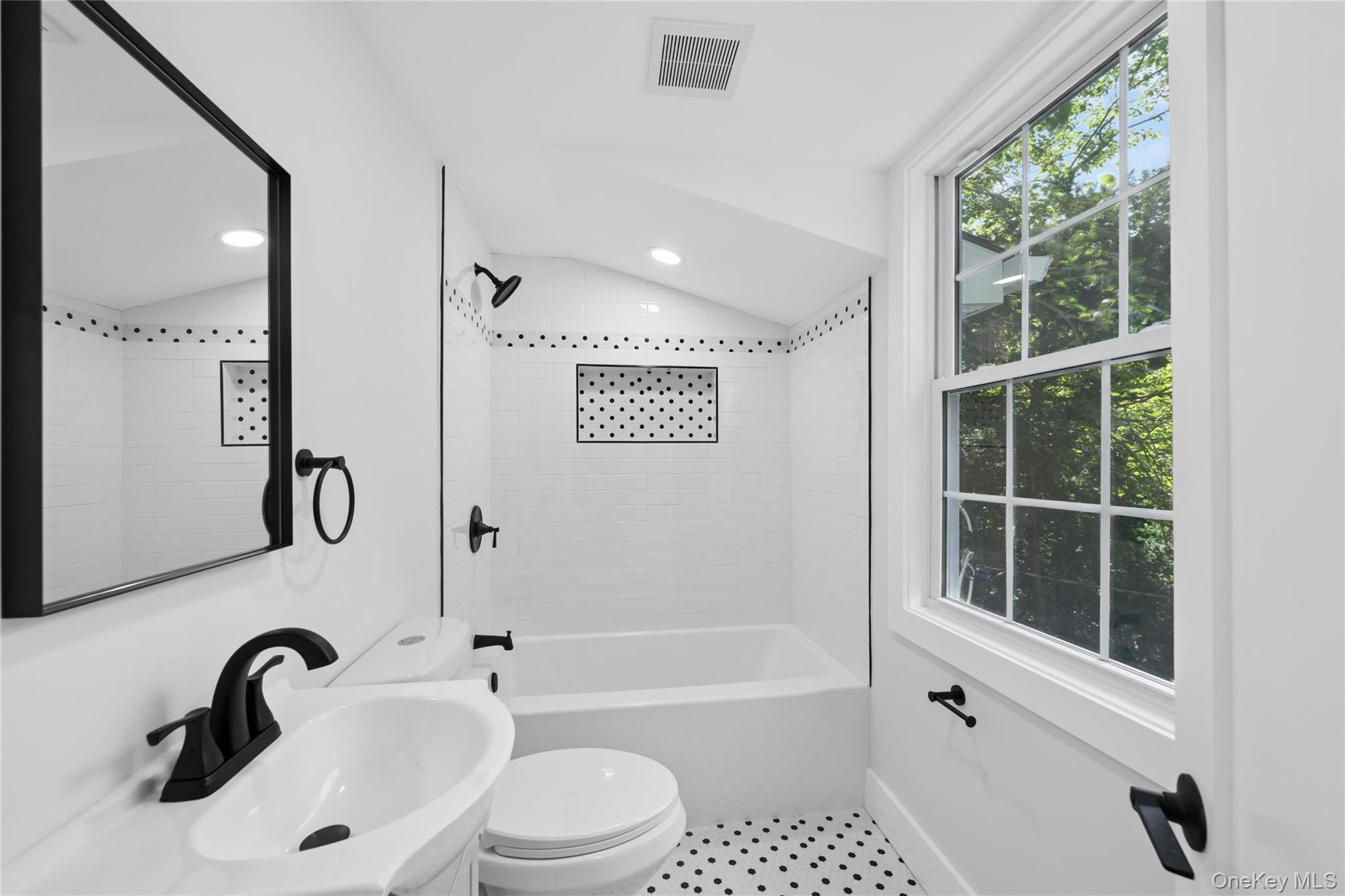128 Crooked Hill Road