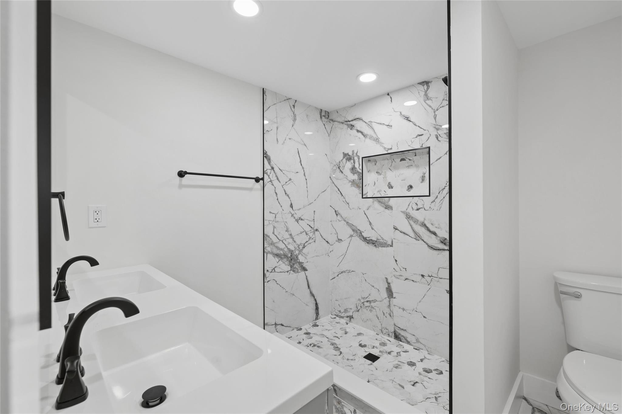 128 Crooked Hill Road