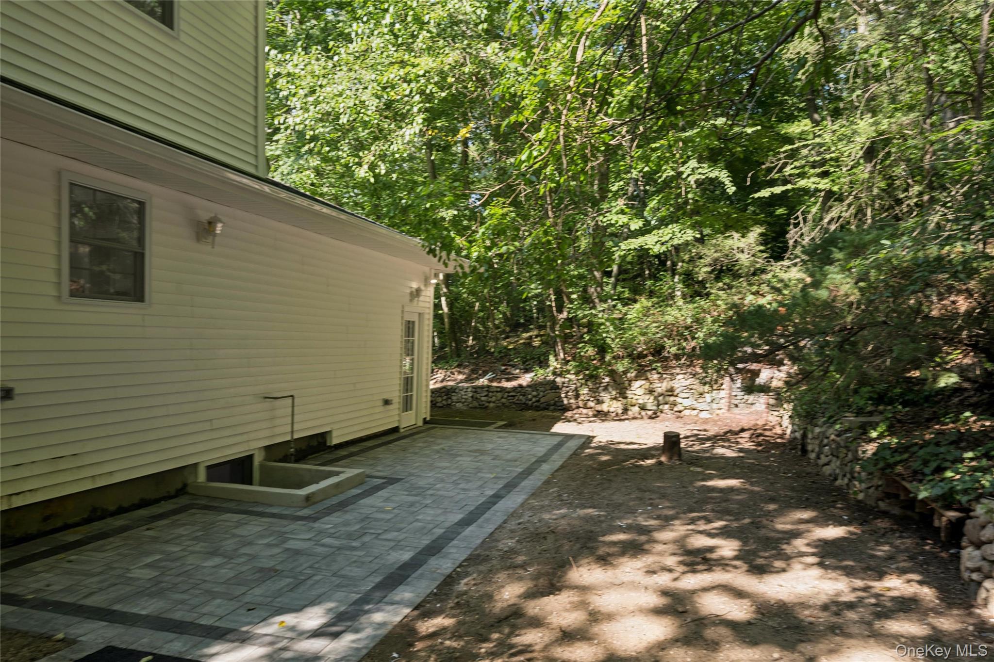 128 Crooked Hill Road