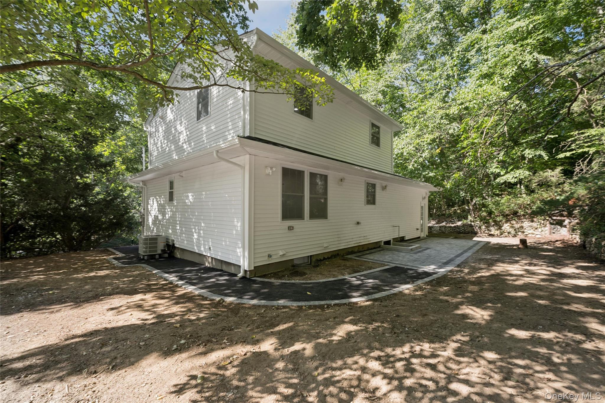 128 Crooked Hill Road