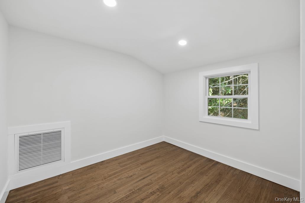 128 Crooked Hill Road