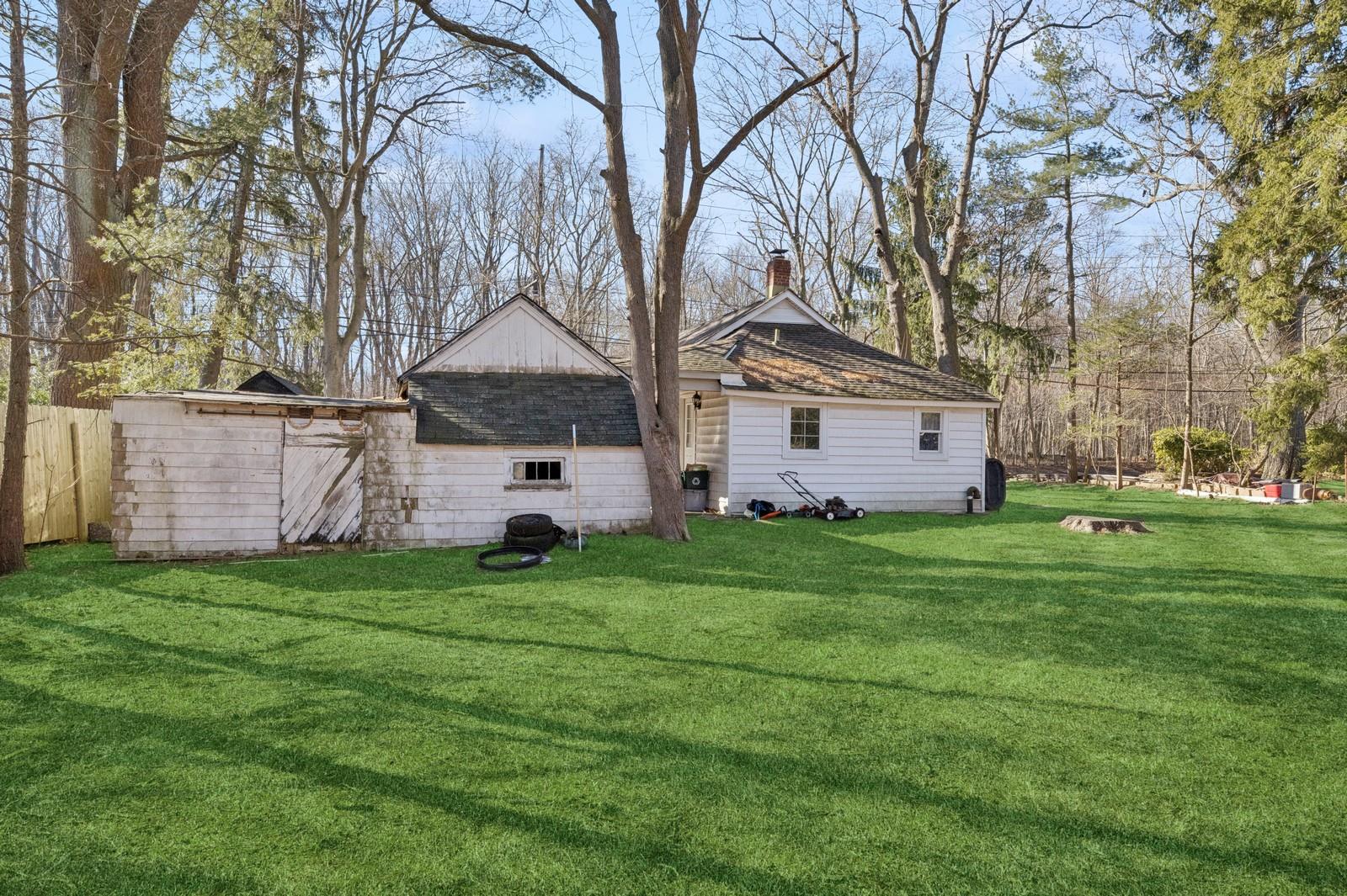 807 Meadow Road