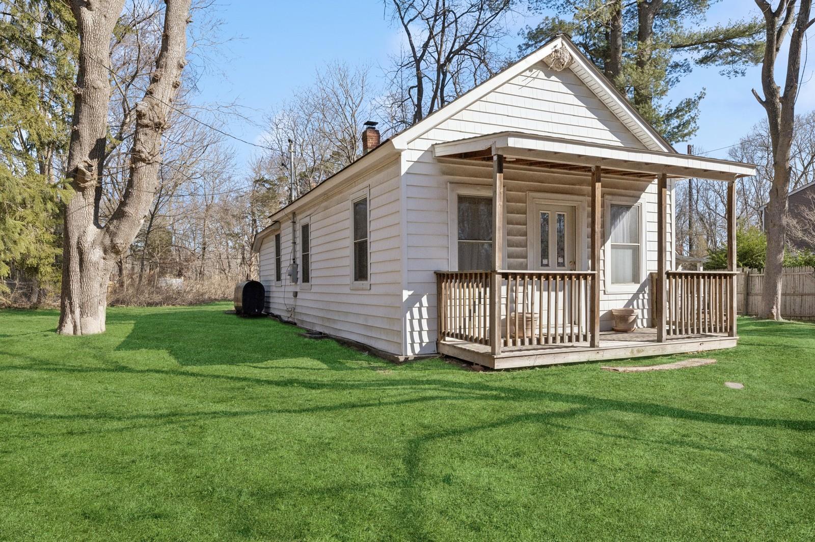 807 Meadow Road