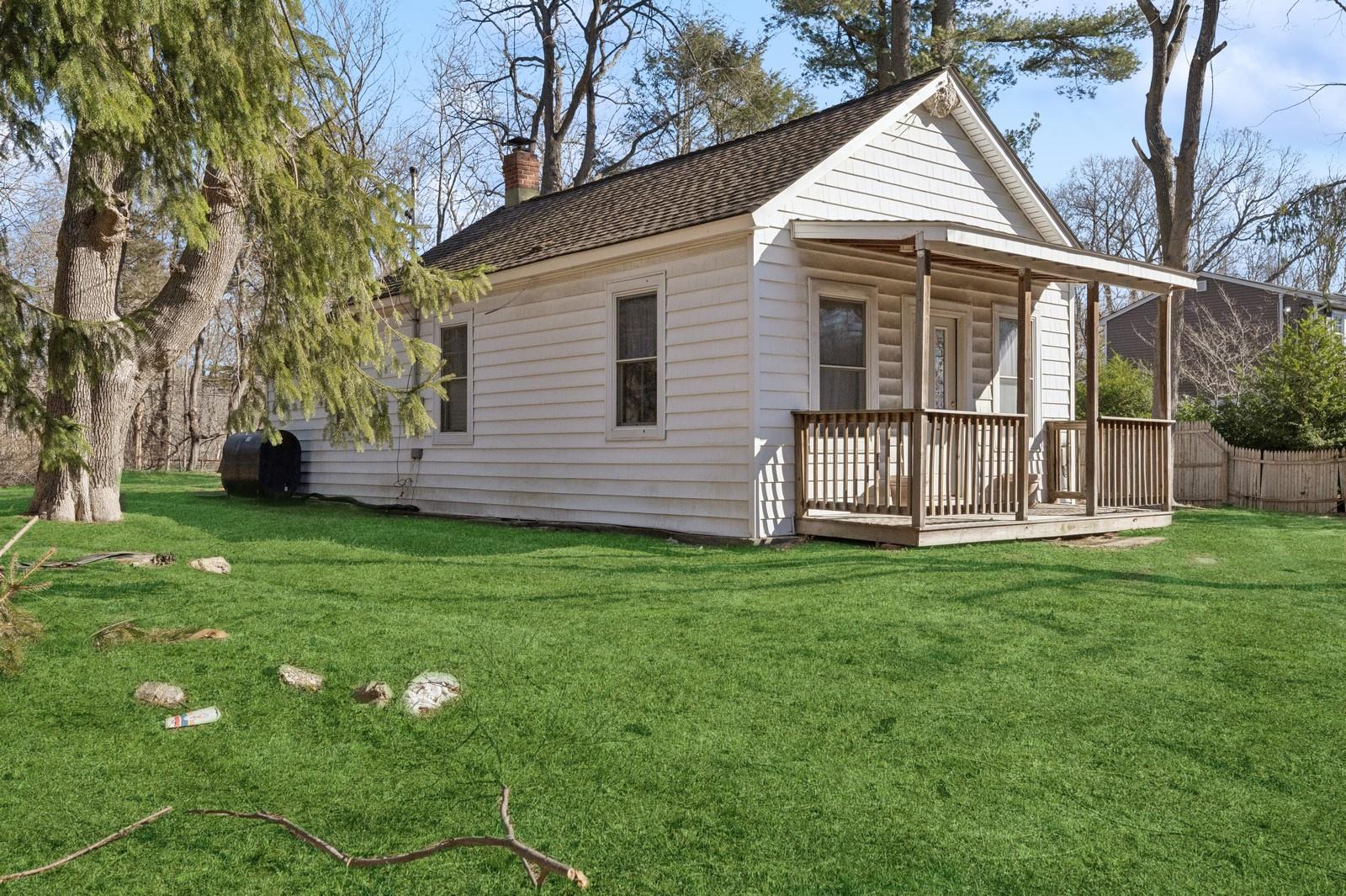 807 Meadow Road