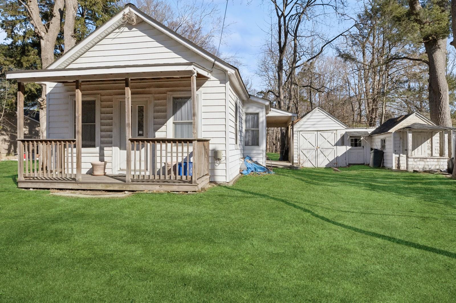 807 Meadow Road
